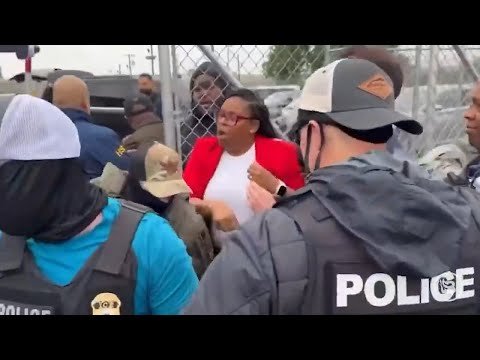 Congresswoman GOES INSANE as Democrats Clash with ICE Agents in Newark 1 Congresswoman GOES INSANE as Democrats Clash with ICE Agents in Newark